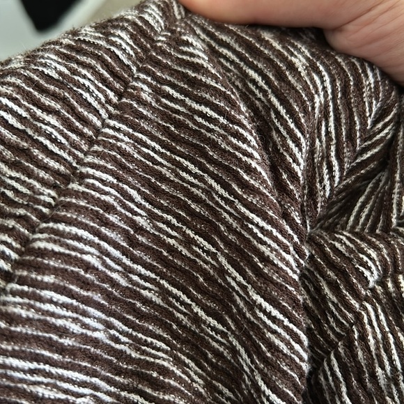 Chico’s Size 1 Soft Stretch Knit Top – Flattering Everyday Essential - Picture 9 of 9